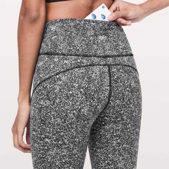 *RARE* Lululemon In Movement Tight 25" *Everlux - Picture 2 of 10